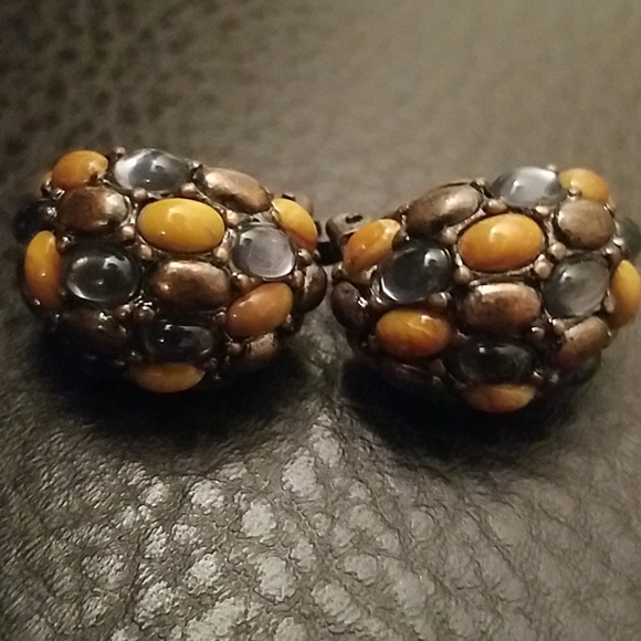 VTG clip on earrings - Picture 3 of 6